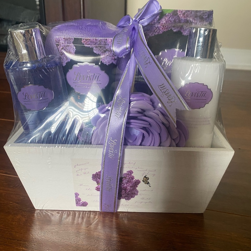 Purple Bath & Body Gift Set